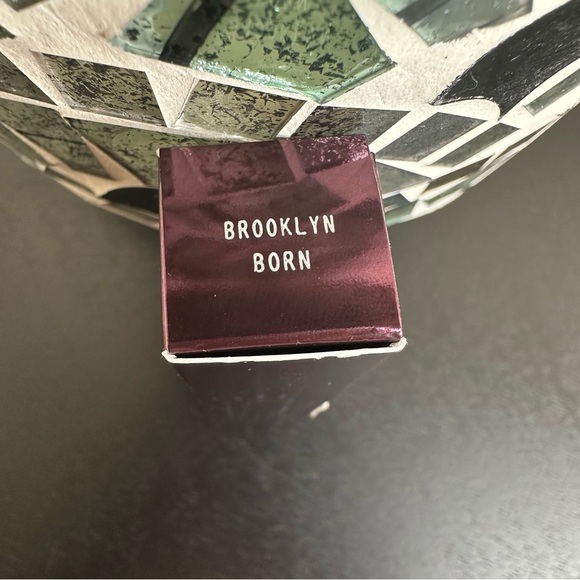 NWOT MAC x Aaliyah Collection Brooklyn Born Lipglass - Picture 2 of 2